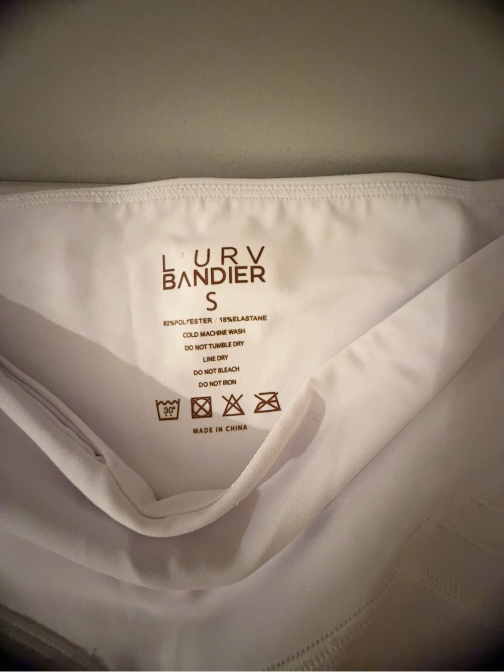 Bandier White Woman’s Performance leggings